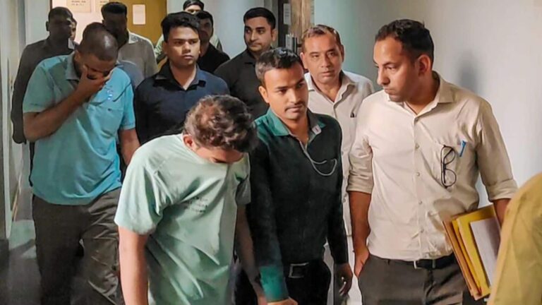 NEET Paper Leak: एक ही परिवार के 5 बच्चों का MBBS में सिलेक्शन, इस बार बेटे के लिए खरीदा पेपर! सफलता की कहानी या जालसाजी का साम्राज्य
