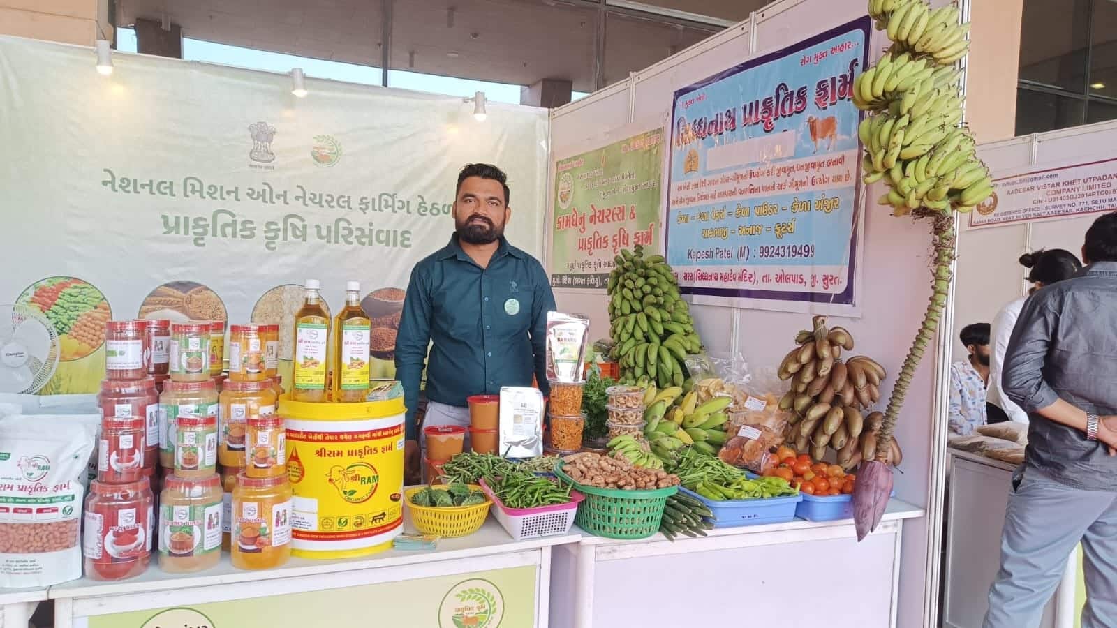 रेड, ब्लू, महालक्ष्मी, इलाइची... 8 बीघे में केले की 50 किस्में उगाते हैं कल्पेश, कैंसर से पिता की मौत के बाद इस युवा ने जो किया वो बना मिसाल