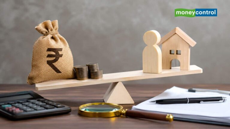घर खरीदते समय न करें ये गलती! पुराने लोन की वजह से फंस सकते हैं आप