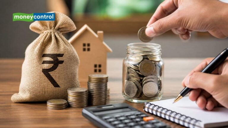 Tax Saving Investments: टैक्स बचाना चाहते हैं? जानिए किन सरकारी योजनाओं में कर सकते हैं निवेश