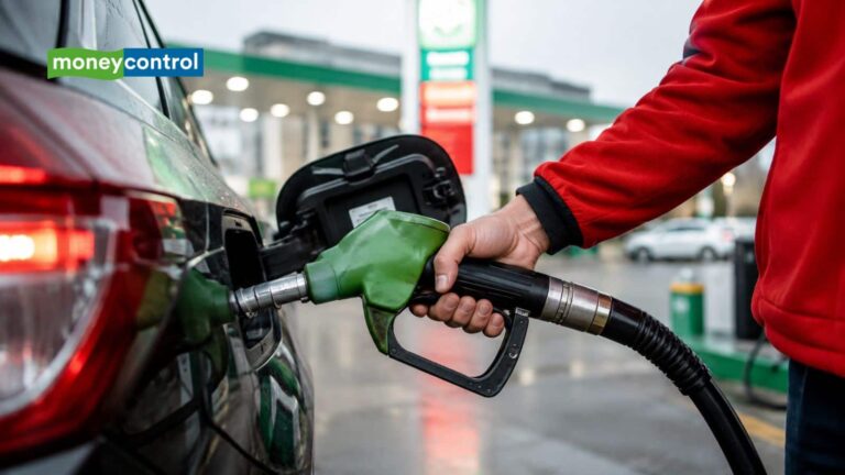 Petrol Diesel Price Hike: पेट्रोल-डीजल के दाम फिर कब बढ़ाए जाएंगे? इस सवाल पर आ गया सरकार का जवाब