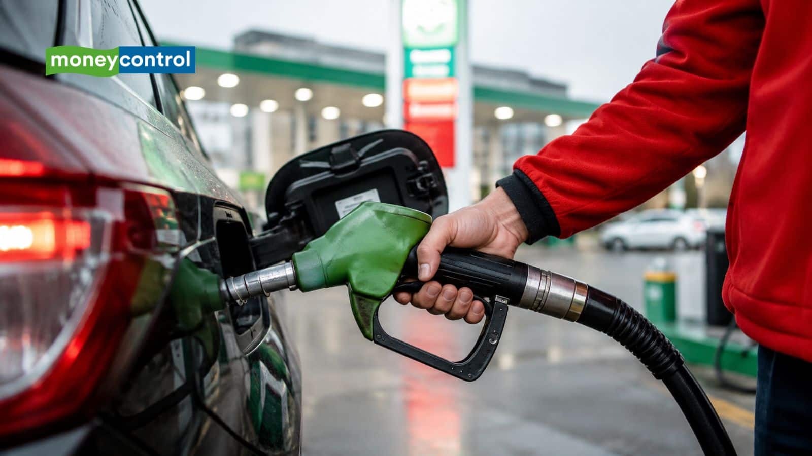 OMC shares rise : पेट्रोल-डीजल की कीमतों में बढ़ोतरी ने दिया बूस्टर डोज, HPCL, BPCL और दूसरे OMC शेयरों में 3% तक की तेजी