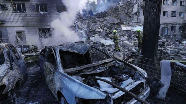 Ukraine Attack on Russia : यूक्रेन ने रूस पर रातों रात मार दिए 500 ड्रोन, मास्को रीजन में मचा दी तबाही