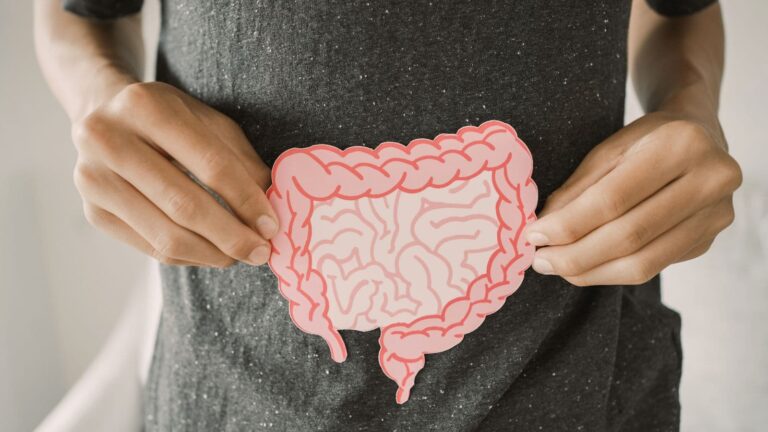 Health Tips: पेट की जलन ने कर दिया परेशान? डाइट से हटाएं ये खतरनाक चीजें
