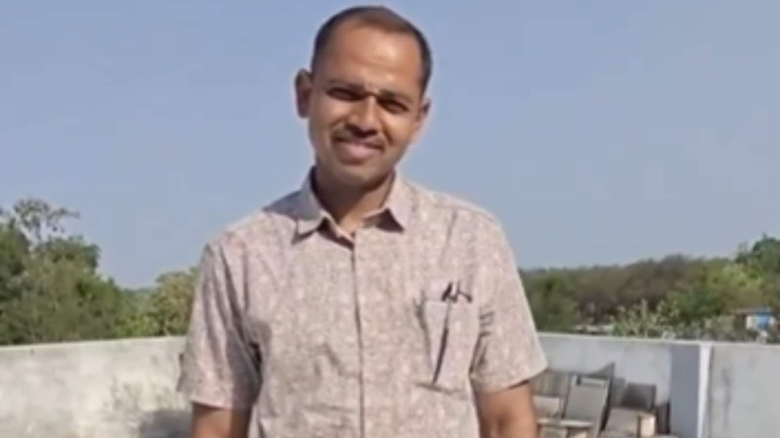 44°C की गर्मी में भी छत हो गई कूल और पंखा ही करने लगा AC का काम! सिर्फ 900 रुपये खर्च कर इस शख्स ने किया गजब का जुगाड़