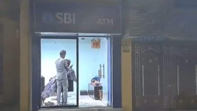 Viral Video: बाहर ATM, अंदर नाई की दुकान… कभी नहीं देखा होगा बिहार का ऐसा अनोखा एटीएम!
