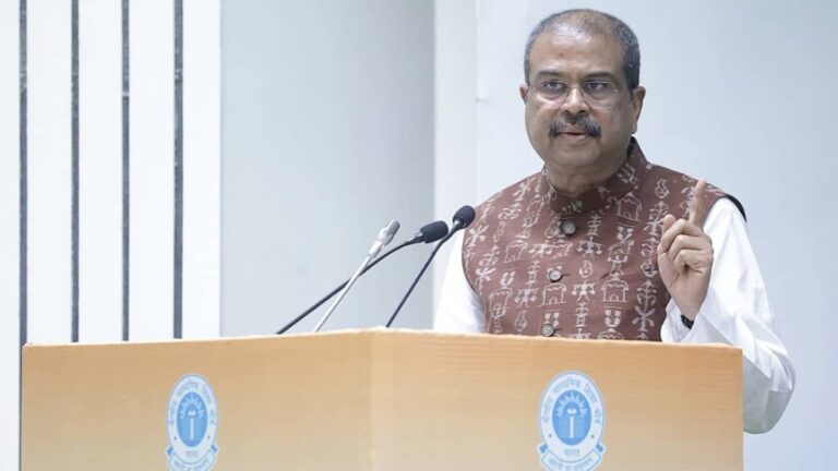 शिक्षा मंत्री धर्मेंद्र प्रधान थोड़ी देर में करेंगे प्रेस कॉन्फ्रेंस, NEET Re Exam, पेपर लीक मामले पर उठ रहे सवालों पर दे सकते हैं जवाब
