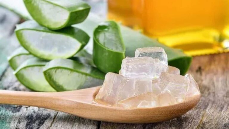 Ice cube therapy: स्किन को रखना है फ्रेश और ग्लोइंग, तो गर्मियों में लगाएं ये खास आइस क्यूब्स
