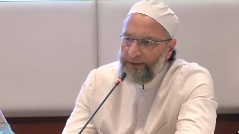 'क्या बड़ा है, 79.8% या 14%?', किरेन रिजिजू पर अब क्यों भड़के ओवैसी? बोले- अगर हम 'अल्पसंख्यकों के विरोधी मंत्री' के तर्क मान लें तो...