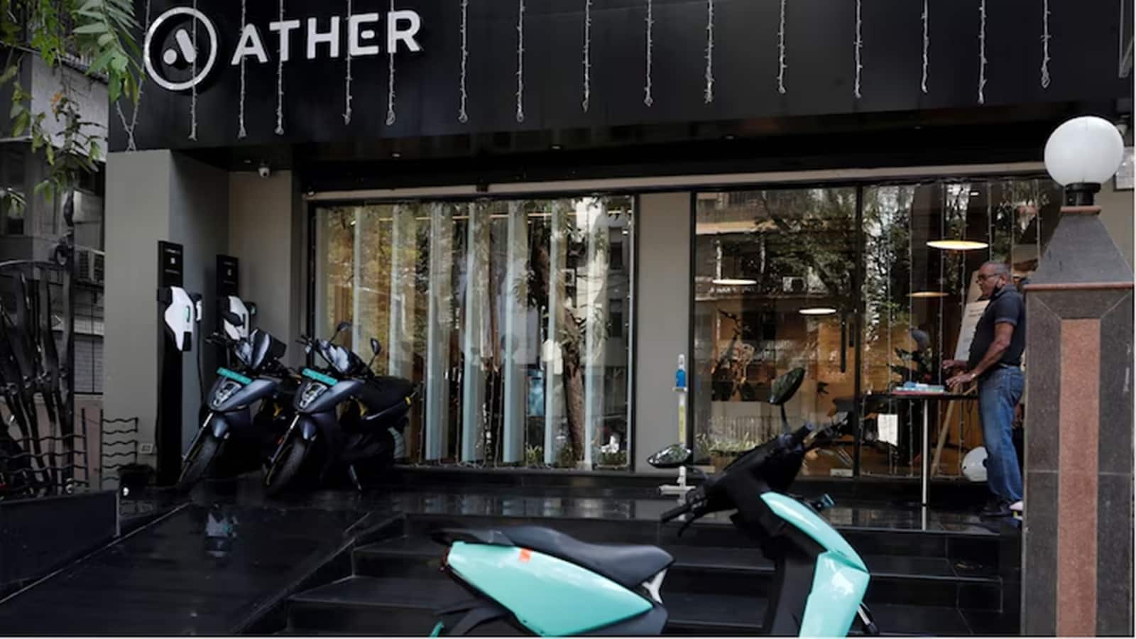 Ather Energy Q4 Results: घाटे में कमी, 74% चढ़ा रेवेन्यू, लेकिन शेयर धड़ाम