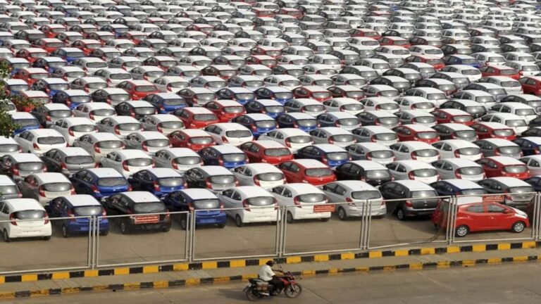 मुनाफे में ₹25000 करोड़ का डेंट! दोपहिया से लेकर चारपहिया, ऑटो सेक्टर FY26 में भारी नुकसान की आशंका पर परेशान