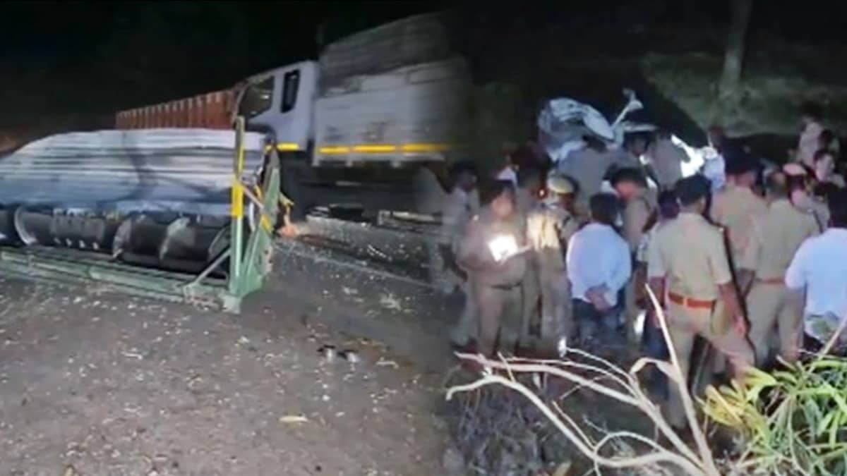 UP: बहराइच में भीषण सड़क हादसा, कार-कंबाइन की टक्कर में 4 लोगों की मौत, 2 घायल; नेपाल से लौट रहा था परिवार