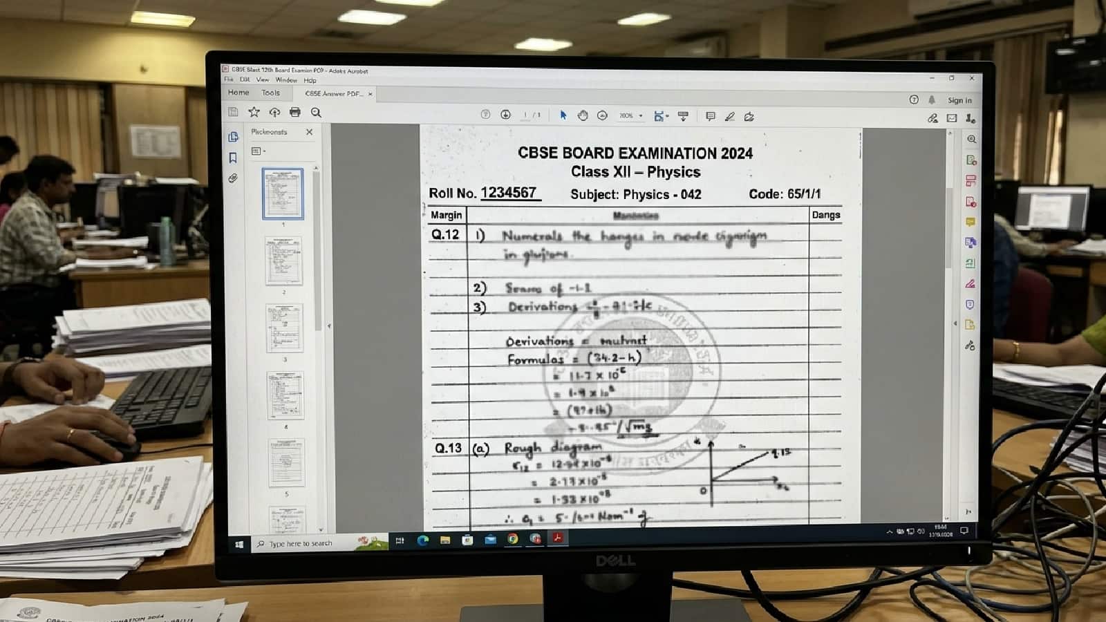 CBSE 12th Result Discrepancies: ओएसएम सिस्टम पर उठ रहे सवालों के बीच क्या बढ़ेंगे छात्रों के नंबर? अब परीक्षकों ने किया बी कॉपियों की ऑफलाइन जांच का दावा