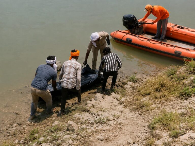 Video: सास के अंतिम संस्कार में गए नोएडा के दीपक को नदी में खींच ले गया था मगरमच्छ! अब इस हाल में मिली बॉडी