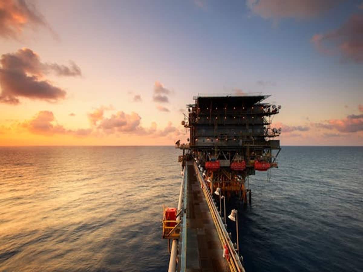 Crude Oil Prices: कच्चे तेल की कीमतों में बढ़त जारी, ब्रेंट $113 के पास, पश्चिम एशिया में बढ़ते तनाव ने बढ़ाई चिंता