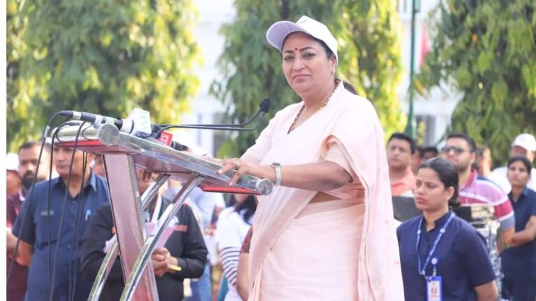 Delhi: CM रेखा गुप्ता ने लॉन्च किया 'हीट एक्शन प्लान', 13 जिलों में तैनात होंगी स्पेशल राहत वैन; दोपहर 1 से 4 बजे तक 'No Work'