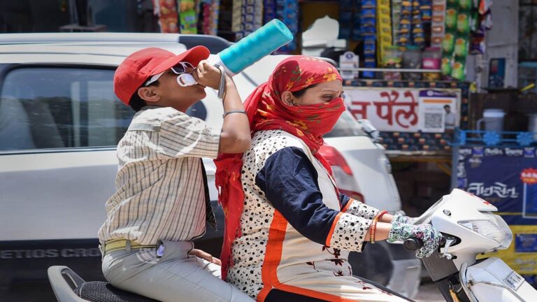 Delhi Weather Update: दिल्ली में 14 साल में मई में सबसे गर्म रात दर्ज! अब IMD ने भारी बारिश की दी चेतावनी, तापमान में 3 डिग्री की हो सकती है गिरावट