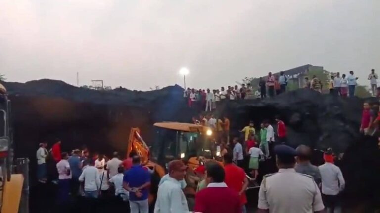 BREAKING: धनबाद में बड़ा हादसा, खदान धंसने से 4 लोगों की मौत, मलबे में कई लोग फंसे; रेस्क्यू जारी