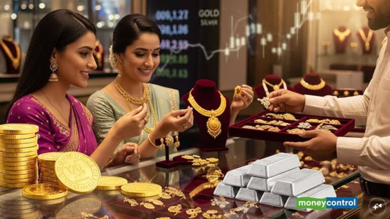 Gold Price Today: लगातार दूसरे दिन गोल्ड फीका तो चमकी चांदी, चेक करें 10 बड़े शहरों में 24 से 18 कैरट सोने के भाव