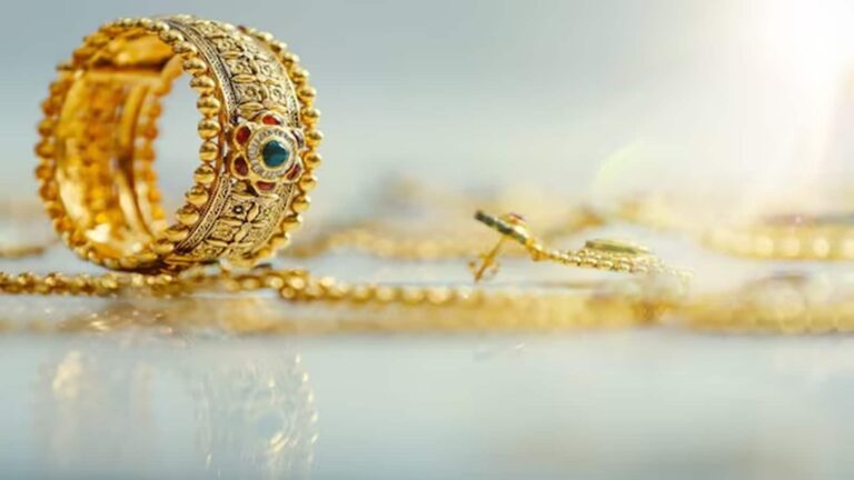 Gold Price Today: और सस्ता हुआ गोल्ड, चांदी भी पड़ी फीकी, चेक करें दिल्ली से लखनऊ-पटना तक सोने का भाव