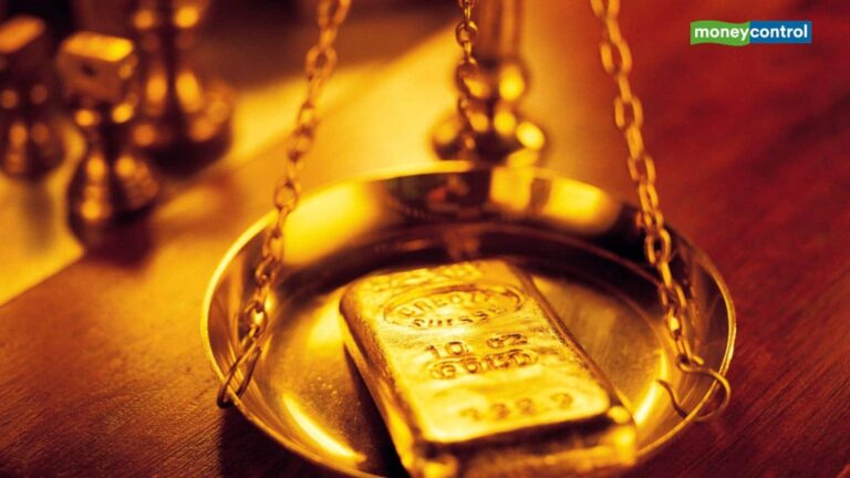 Gold Price Today: डॉलर और क्रूड की नरमी से चढ़ा सोने का भाव, MCX पर 1% से ज्यादा का उछाल, अब आगे कैसी रहेगी इसकी चाल