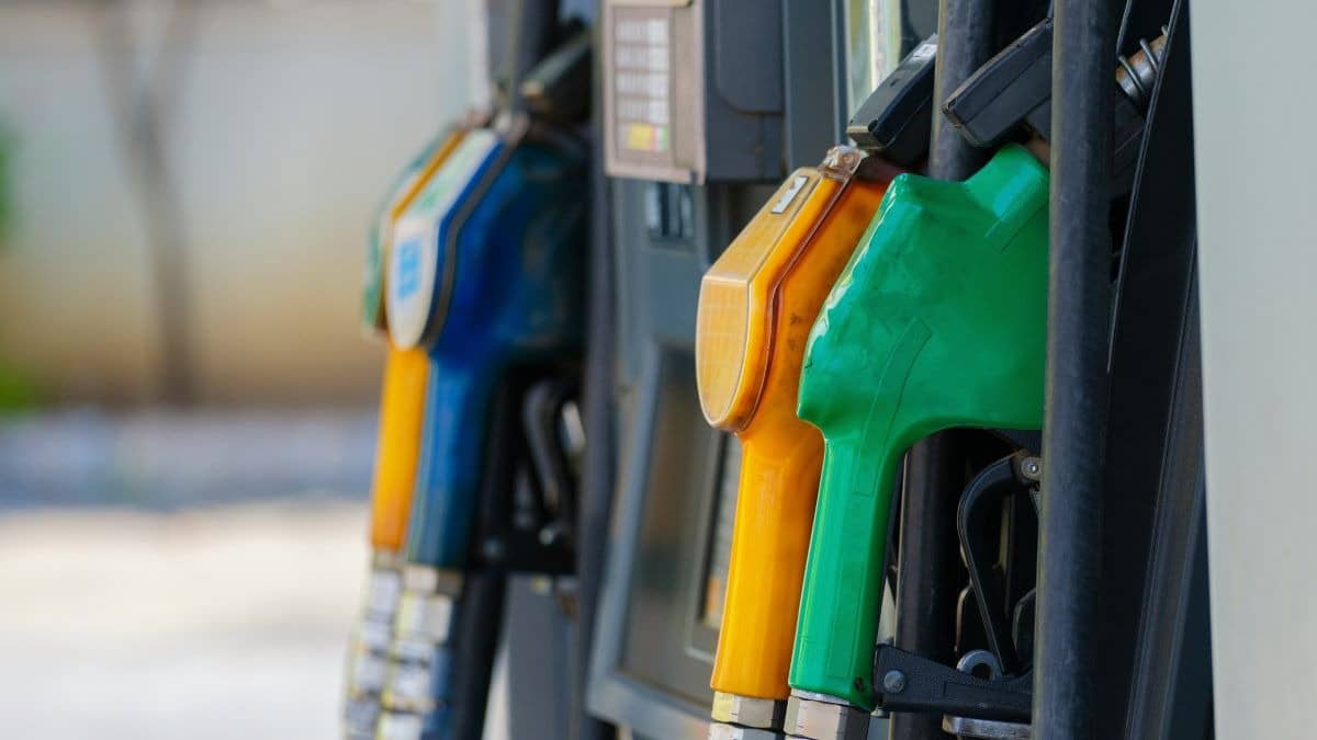 Petrol-Diesel Price: केंद्र सरकार का बड़ा फैसला, पेट्रोल के निर्यात पर लगाया विंडफॉल टैक्स, डीजल और ATF के एक्सपोर्ट को घटाया
