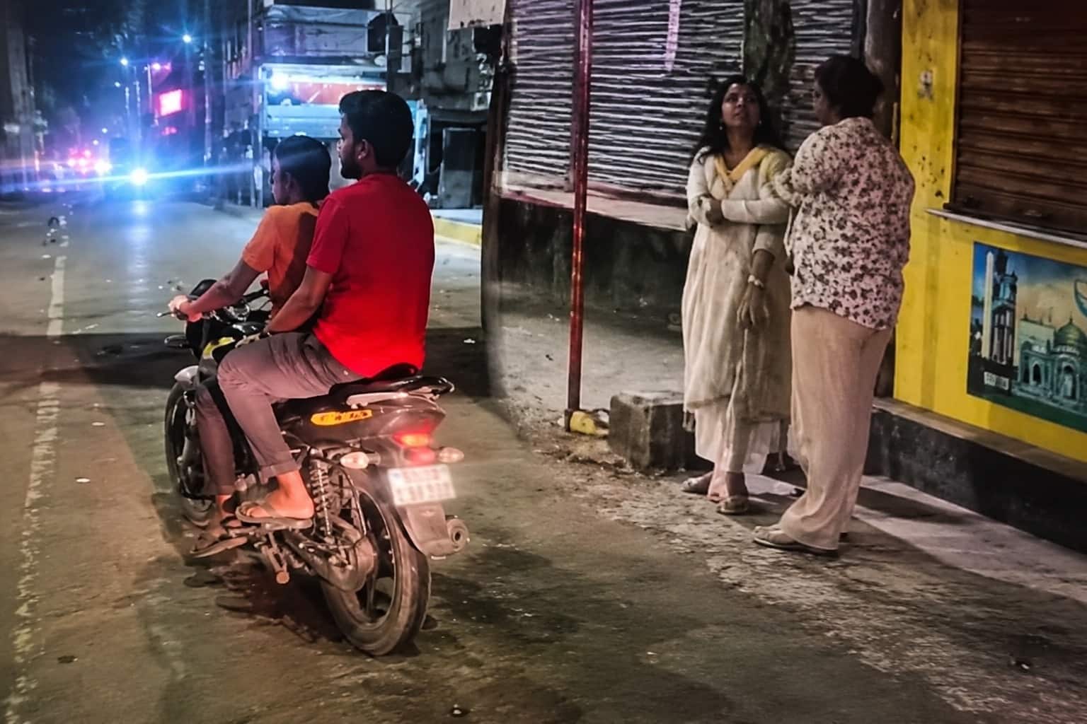 रात के 3 बजे सड़क पर खड़ी हो गईं IPS सुमति, 40 युवकों ने अभद्रता की तो उनका हुआ ये हाल!