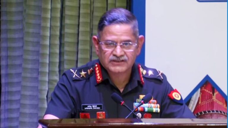 'पाकिस्तान तय करें, दुनिया के नक्शे में रहना है या इतिहास...', आर्मी चीफ की आतंकवाद पर PAK को सीधी चेतावनी
