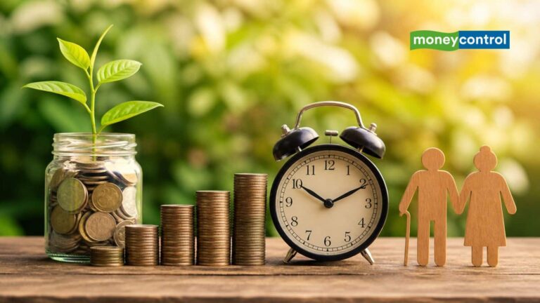 आज ₹15 हजार में चल रहा खर्च, 20 साल बाद कितने पैसों की होगी जरूरत? समझिए पूरा कैलकुलेशन
