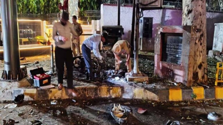 BREAKING: पंजाब से बड़ी खबर, जालंधर में BSF चौक के पास धमाके के बाद अफरा-तफरी, पहले स्कूटी में ब्लास्ट फिर लगी आग