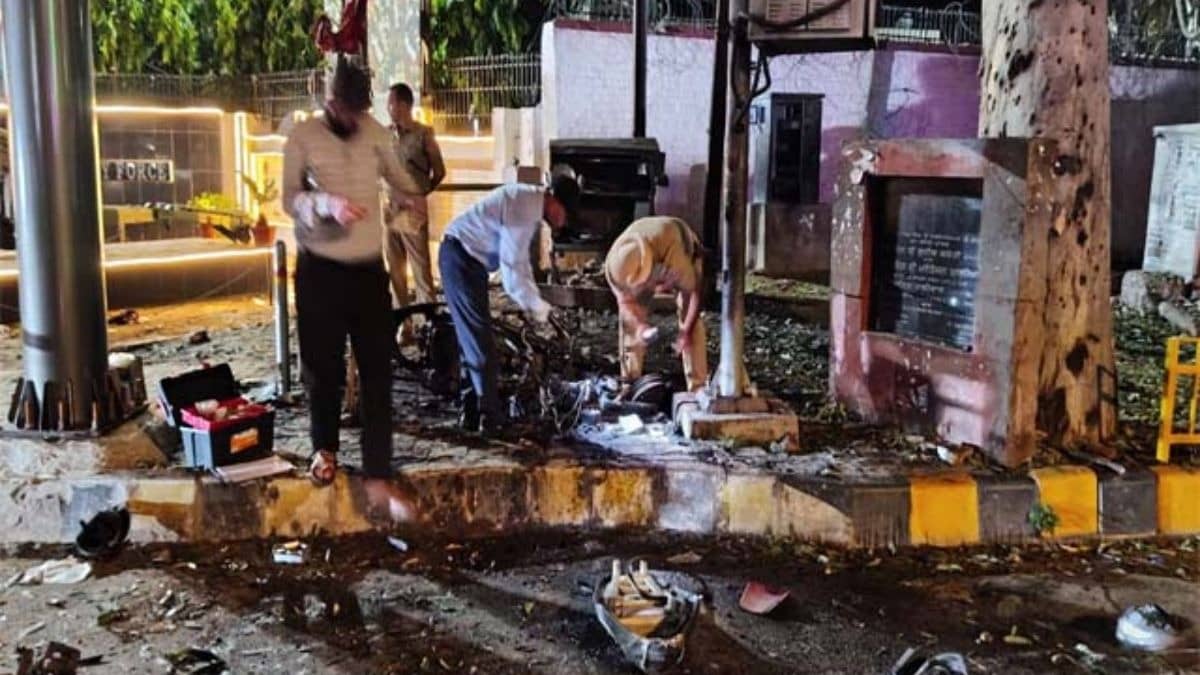 BREAKING: पंजाब से बड़ी खबर, जालंधर में BSF चौक के पास धमाके के बाद अफरा-तफरी, पहले स्कूटी में ब्लास्ट फिर लगी आग
