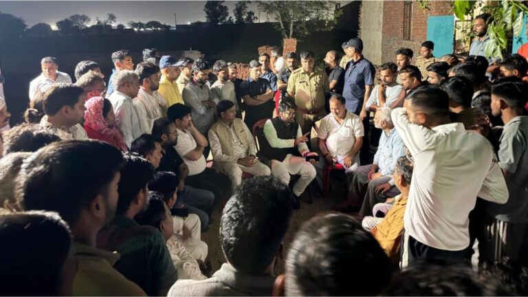 जेवर हत्याकांड: रानद सुप्रीमो श्रीकान्त त्यागी ने की पीड़ित परिवार से मुलाकात; अल्टीमेटम के बाद बुलडोजर चला; 3 आरोपी गिरफ्तार