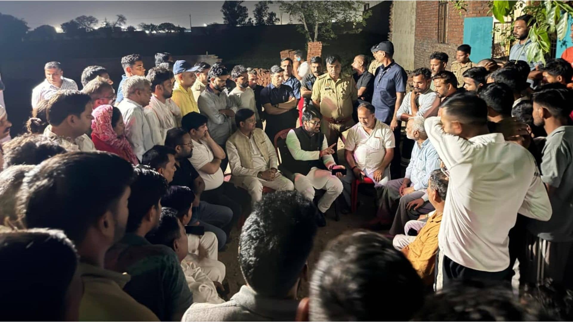 जेवर हत्याकांड: रानद सुप्रीमो श्रीकान्त त्यागी ने की पीड़ित परिवार से मुलाकात; अल्टीमेटम के बाद बुलडोजर चला; 3 आरोपी गिरफ्तार