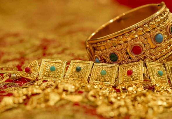 Gold Price Today: सप्ताह के पहले दिन सोना फिसला, दिल्ली में ₹143990 पर आ गया 22 कैरेट; चेक करें लेटेस्ट रेट