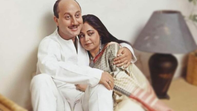 Anupam Kher: किरण खेर के घर अपनी गर्लफ्रेंड के लव लेटर भेजते थे अनुपम खेर, एक्टर बोले- 'कभी सोचा भी नहीं था कि हमें प्यार हो जाएगा'