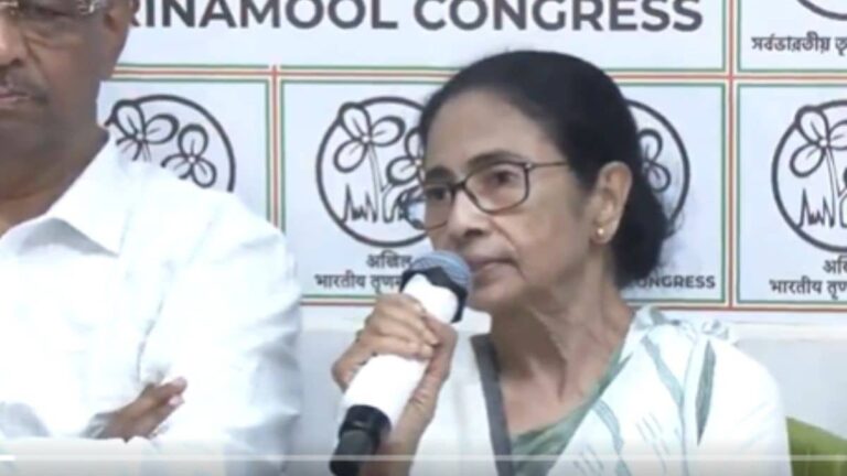'धक्का देकर मुझे बाहर निकाला, मेरे पेट पर लात मारा, पोलिंग बूथ जाने से रोका...', हार के बाद ममता बनर्जी ने BJP-EC पर लगाए गंभीर आरोप