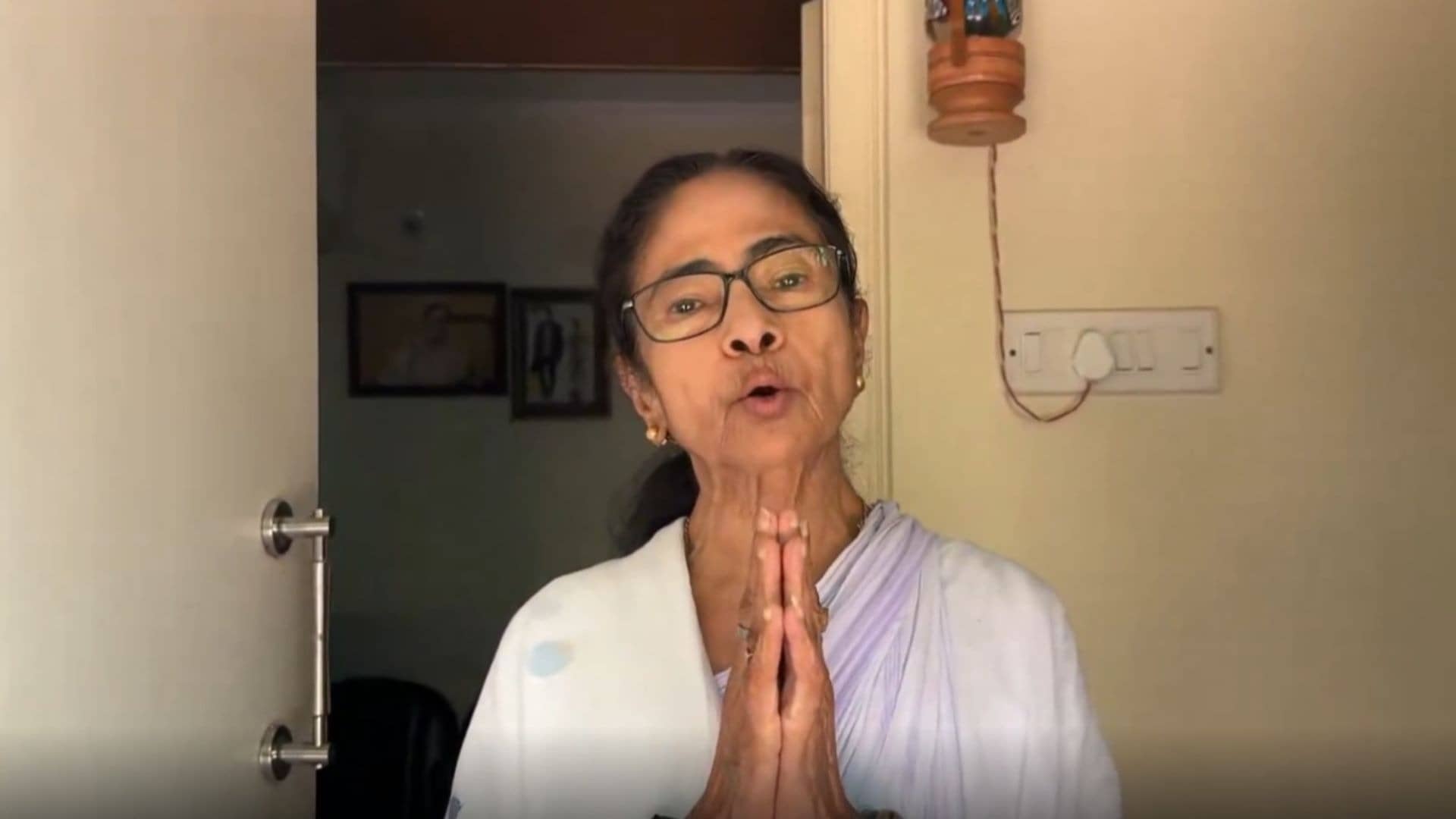 TMC में नहीं थम रहा बगावत का सिलसिला, चुनाव में हार के बाद ममती बनर्जी को झटके पर झटका; अब दो और पार्षदों ने दिया इस्तीफा