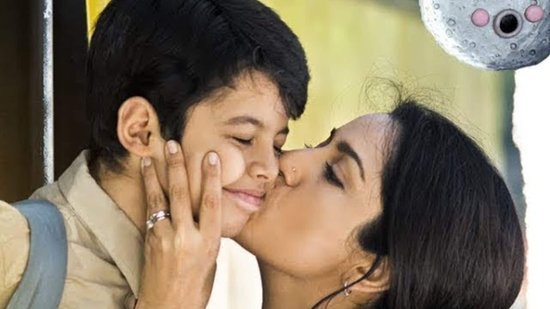 Mother’s Day 2026: मदर्स डे पर मॉम के साथ देखें ये खास बॉलीवुड फिल्में, मां के साथ रिश्ते को बनाएं और खास