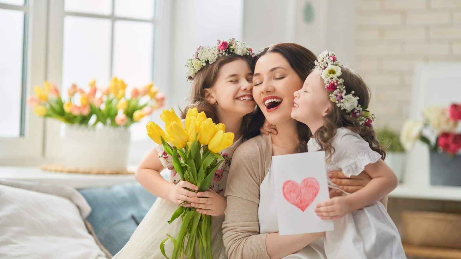 Mothers Day 2026: मदर्स डे कब है? जानें तिथि, महत्व और मां को खुश करने के आसान तरीके