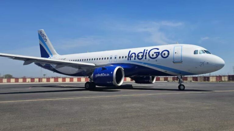 हवाई यात्रियों को बड़ा झटका! आसमान छूते तेल के दाम ने रोकी रफ्तार, IndiGo-Air India ने उड़ानों में की बड़ी कटौती का ऐलान