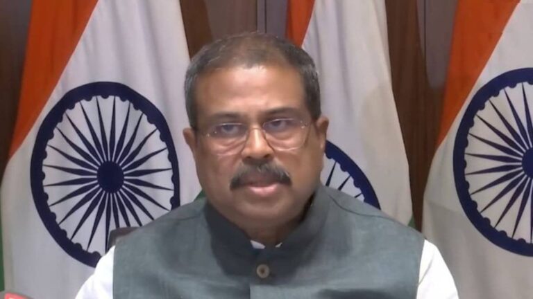 NEET Re-examination: परीक्षा का कोई शुल्क नहीं, 14 जून तक एडमिट कार्ड... शिक्षा मंत्री ने बताया नीट एग्‍जाम का पूरा प्‍लान, पेपर लीक पर क्या बोले?