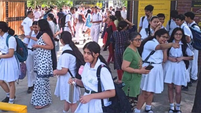 CBSE 12th Result 2026: CBSE 12वीं के रिजल्ट में लड़कियों ने फिर मारी बाजी, 85.20% स्टूडेंट्स हुए पास