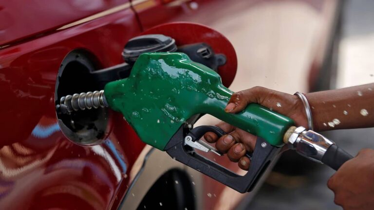 Petrol-Diesel Price: 'देश में पर्याप्त पेट्रोल है लेकिन...'; क्या पेट्रोल-डीजल के दाम बढ़ने वाले हैं? मंत्री का आया बड़ा बयान