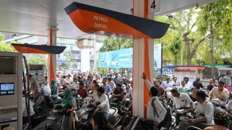 Petrol-Diesel Prices: मध्यपूर्व में लड़ाई शुरू होने के बाद किस देश में कितनी बढ़ी हैं पेट्रोल और डीजल की कीमतें