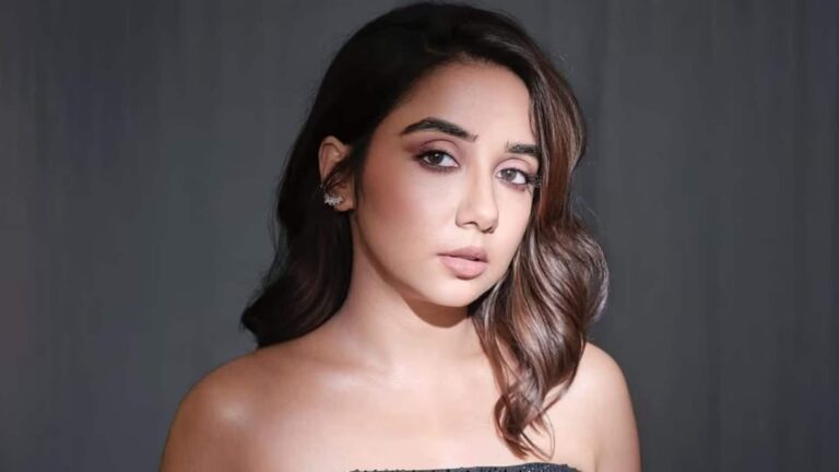 Prajakta Koli ने भरी नई उड़ान, 'मिसमैच्ड' के बाद अब अपनी ही किताब 'टू गुड टू बी ट्रू' के नेटफ्लिक्स अडैप्टेशन के लिए तैयार!