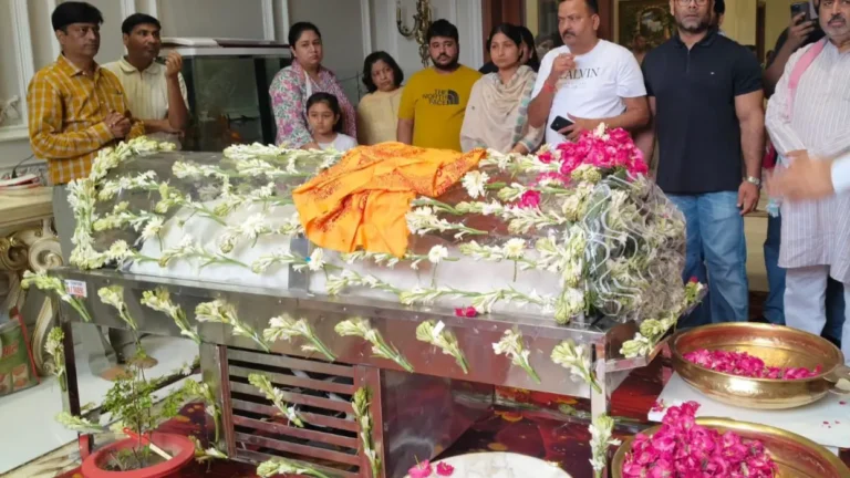 प्रतीक यादव का पार्थिव शरीर घर पहुंचे ही नेताओं का लगा तांता, जानिए कब और कहां होगा अंतिम संस्कार