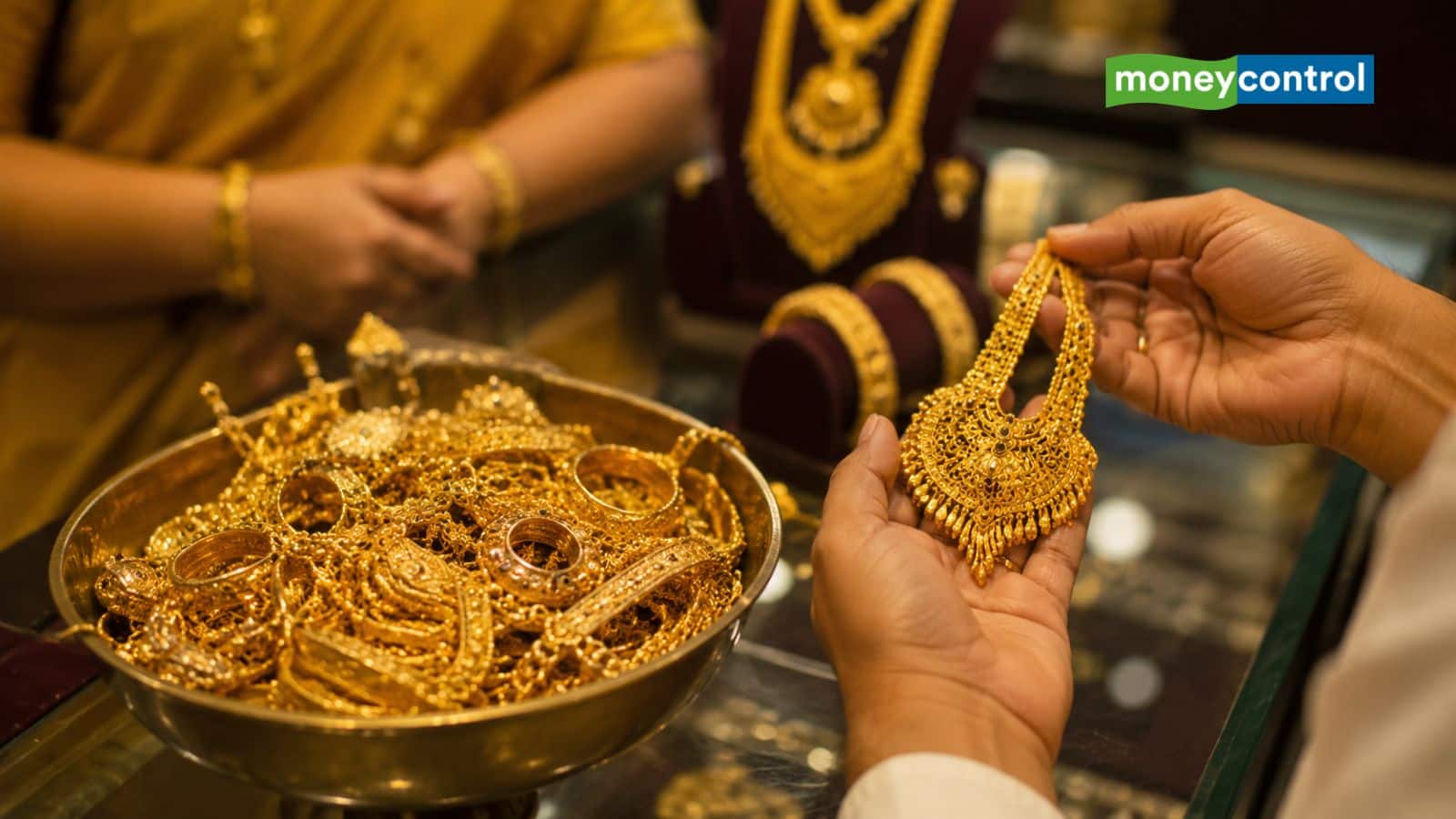 इंपोर्ट ड्यूटी बढ़ने से महंगा हुआ सोना, जानिए आप घर में कितना रख सकते हैं गोल्ड