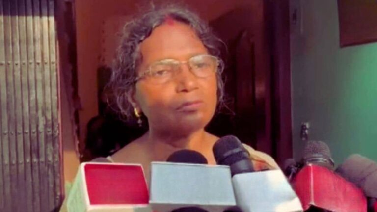 'सभी अपराधियों की सरगना ममता बनर्जी, उन्हें जेल में डालो', RG कर रेप पीड़िता की मां का आरोप, बेटी संग हुई घटना के लिए ठहराया जिम्मेदार