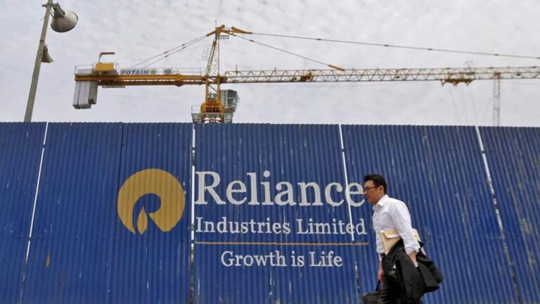Moody's ने Reliance Industries की रेटिंग बढ़ाकर की Baa1, आउटलुक स्थिर