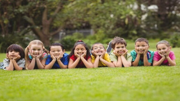 School Holiday 2026: सूरज के चढ़ते तेवर देख दिल्ली, यूपी और राजस्थान के स्कूलों में घोषित हुईं गर्मियों की छुट्टियां, जानें आपके राज्य का हाल